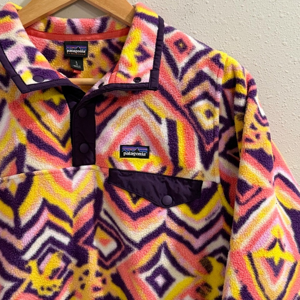 Patagonia Girls’ Large(12) Raven Tapestry Lightweight Synchilla Snap-T Pullover - Picture 7 of 7